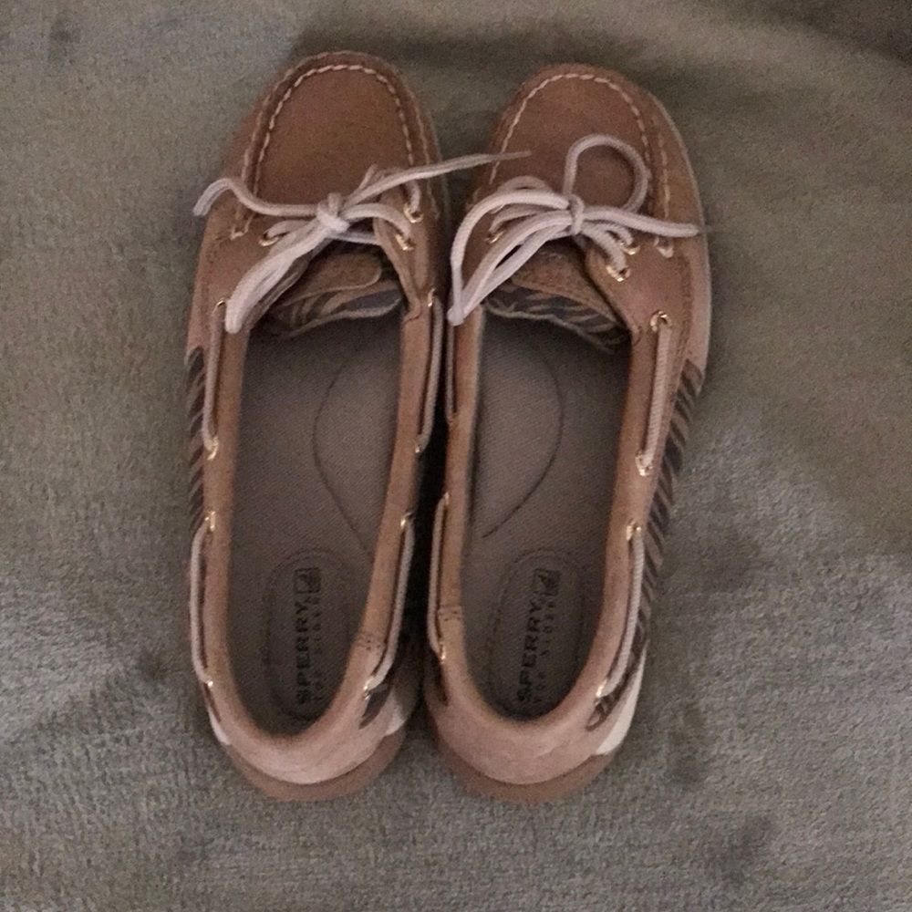 Sperry boat shoes size 6